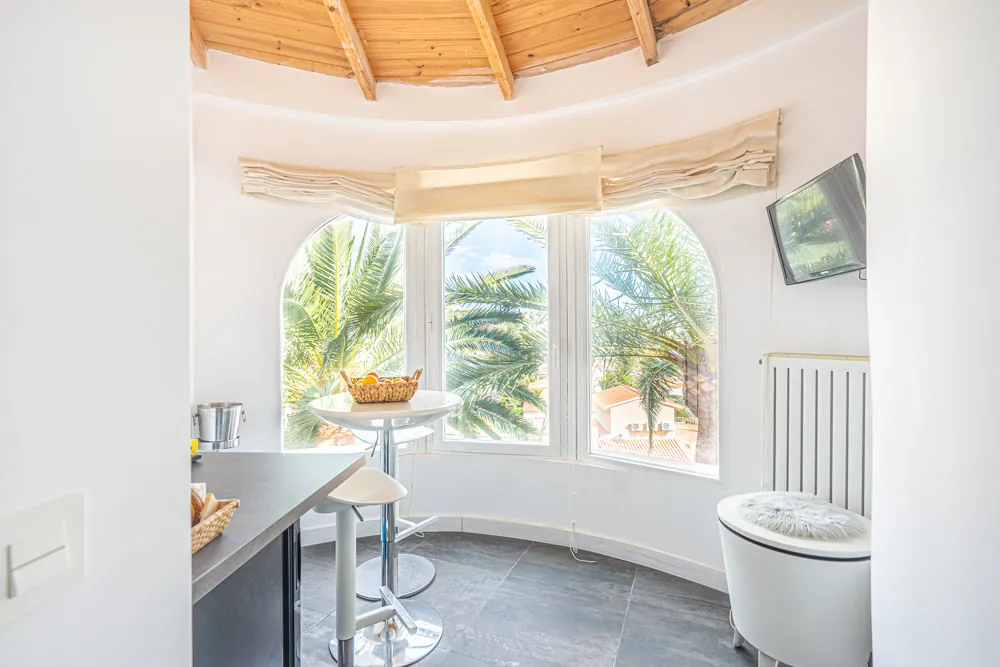 Verbeterde villa met uitzicht op zee te koop in Calpe.