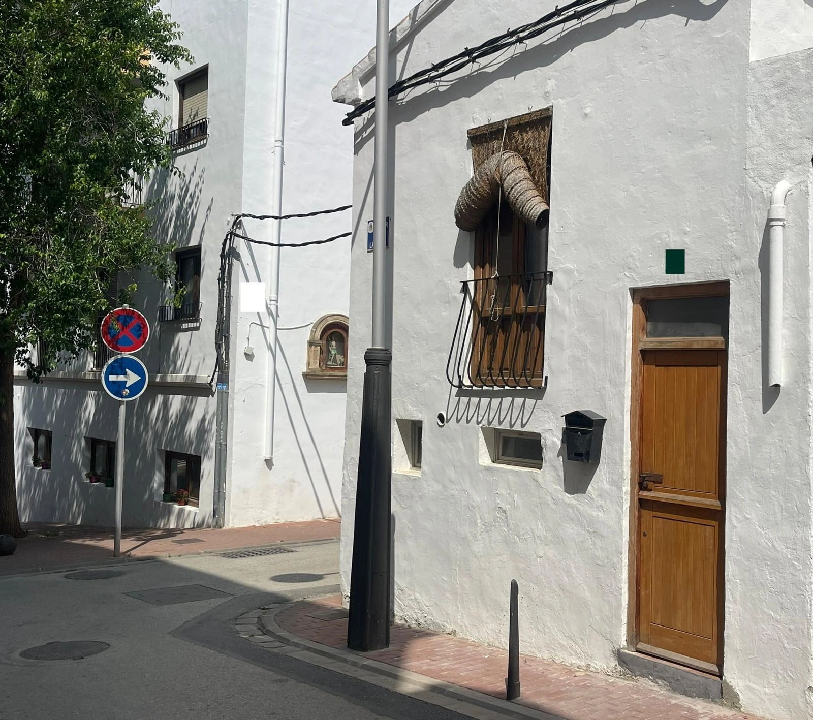 AR7107 - Incantevole casa di paese con licenza turistica in vendita nel cuore di Jávea.