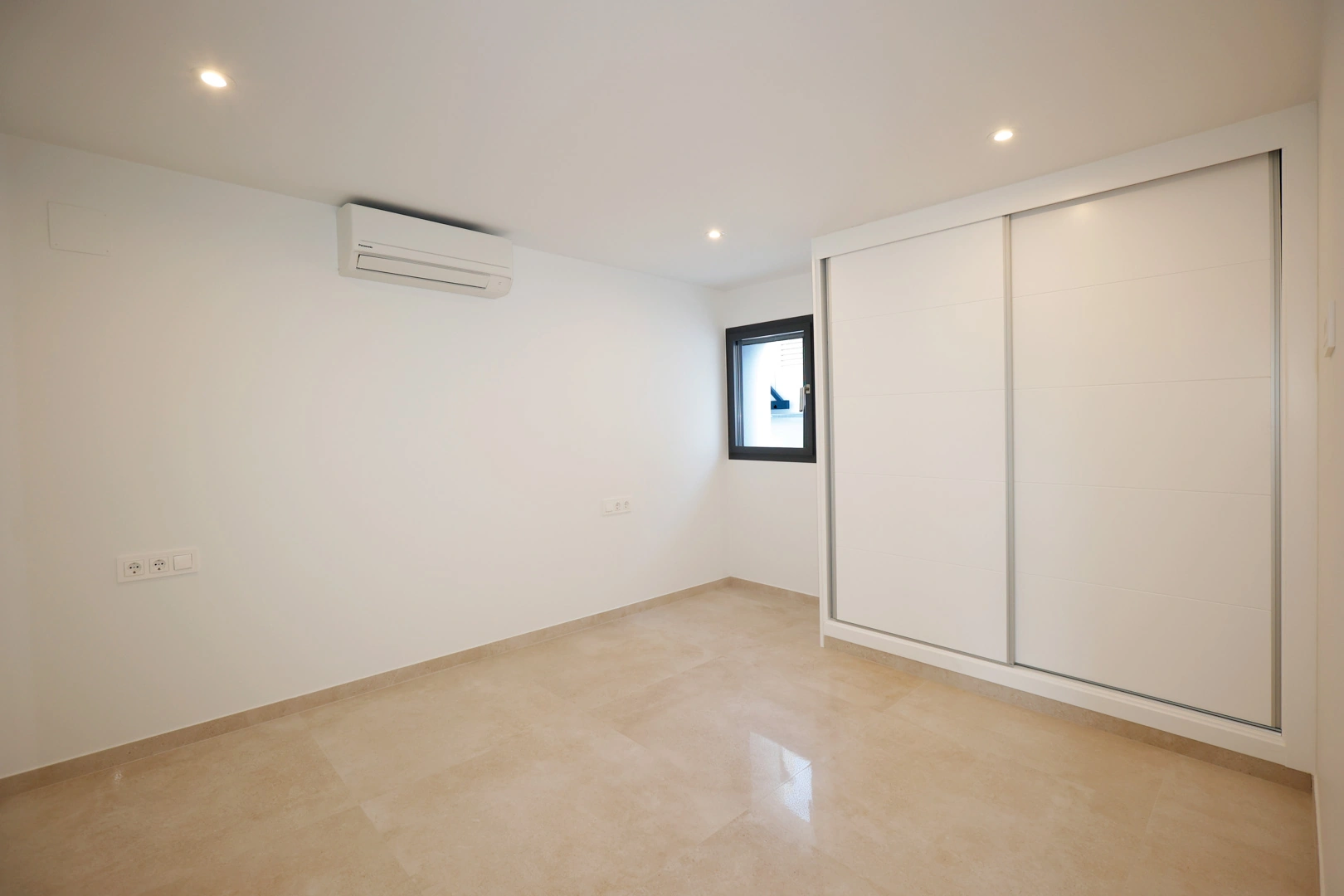 Villa moderna con vistas a la montaña, a la venta en Calpe.