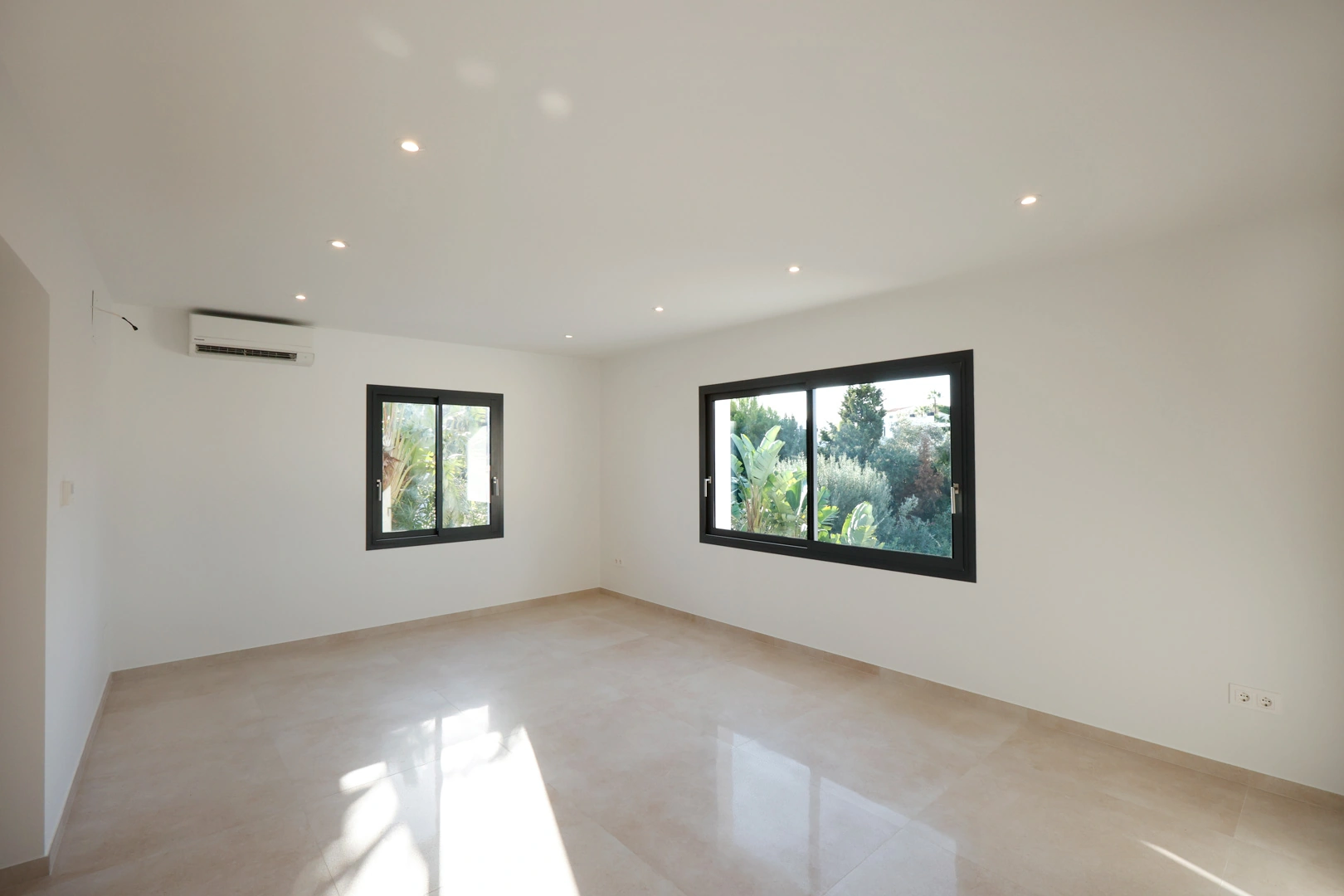 Villa moderna con vistas a la montaña, a la venta en Calpe.