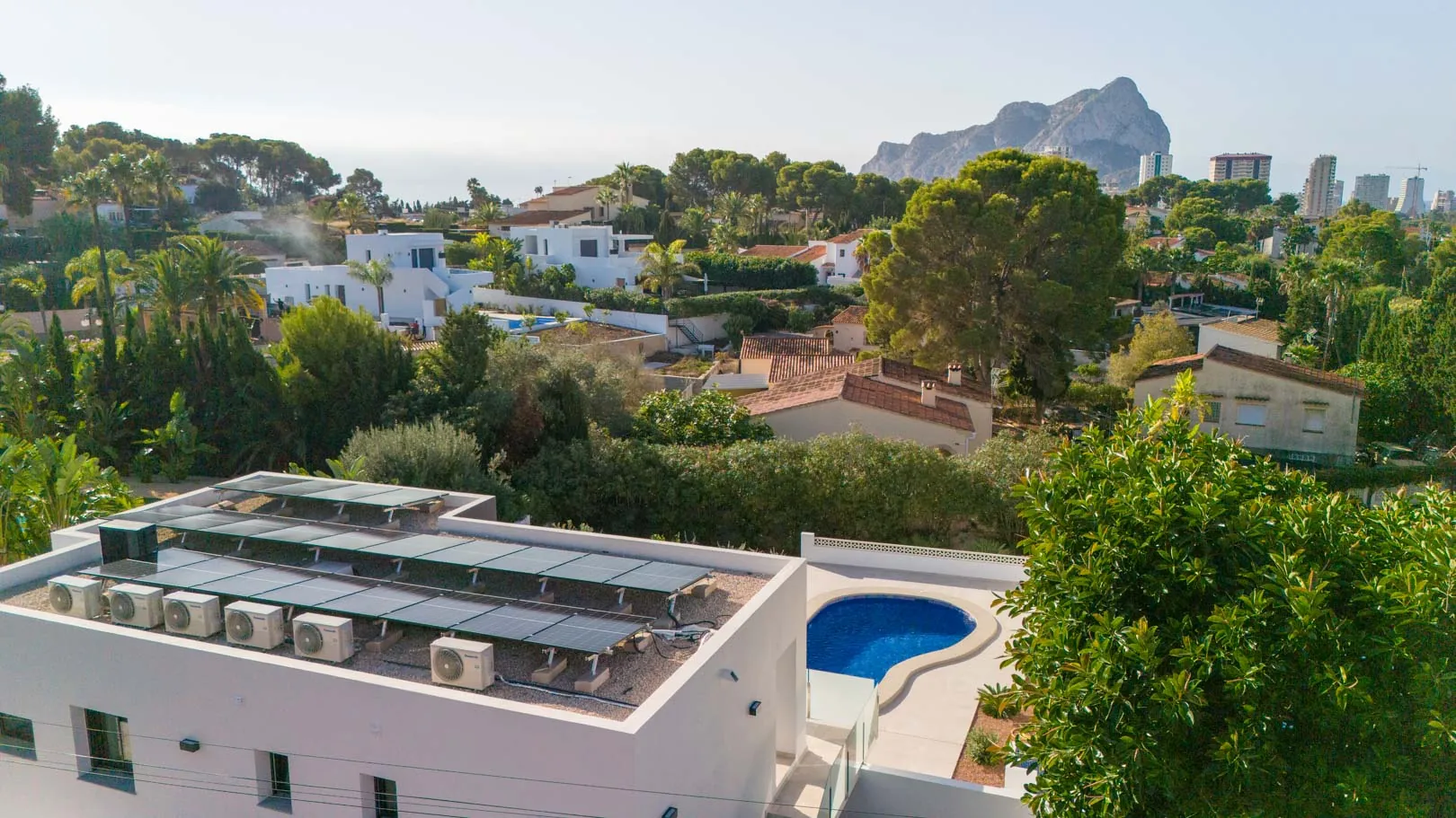 Villa moderna con vistas a la montaña, a la venta en Calpe.