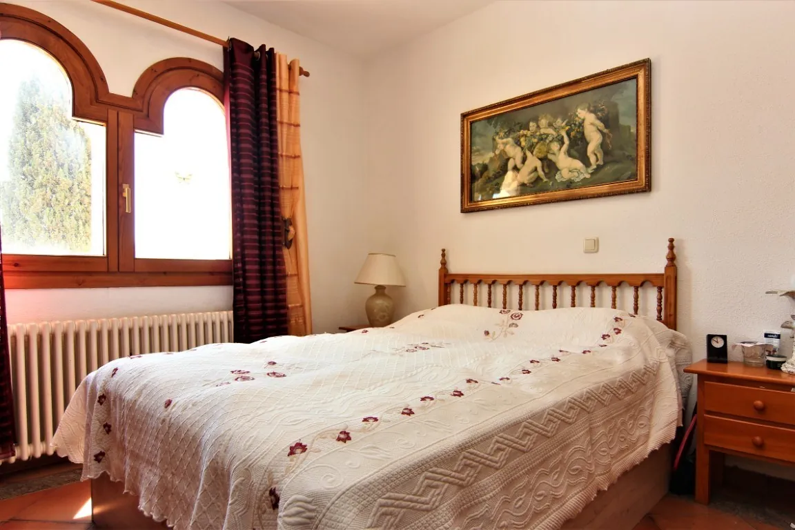 Magnifique villa spacieuse à vendre avec vue sur la mer située à Benissa, à quelques pas de la mer.
