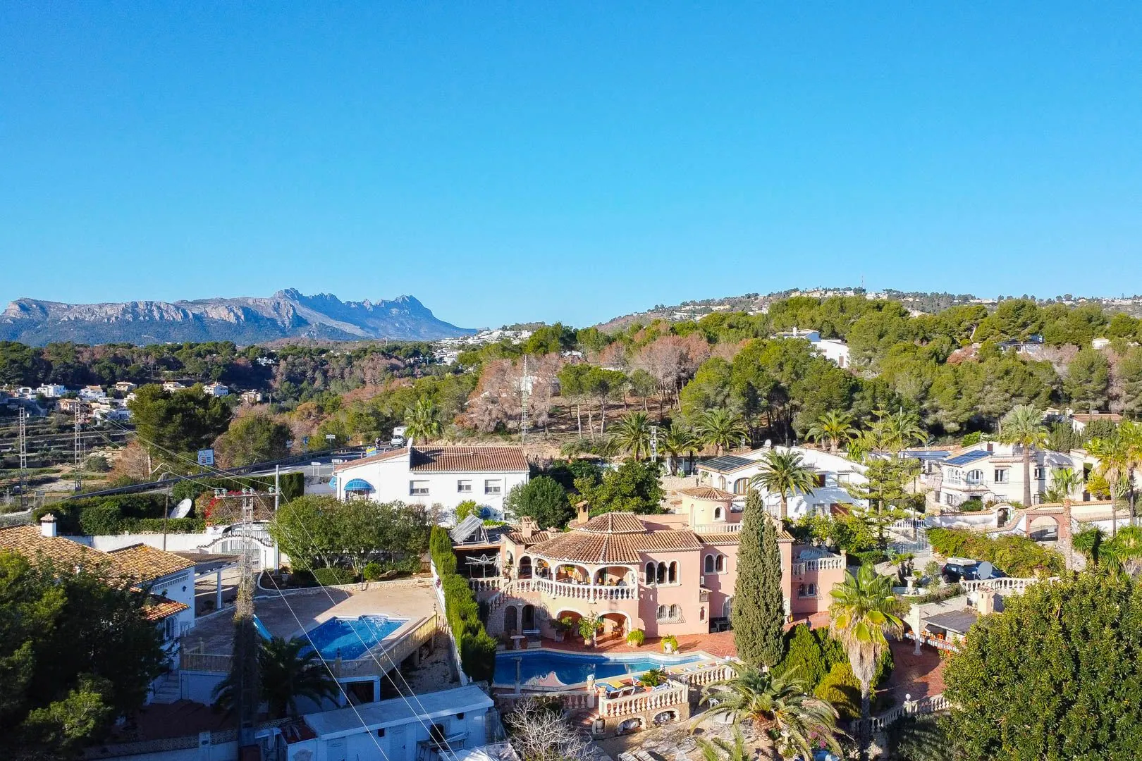 Preciosa villa espaciosa en venta con vistas al mar situada en Benissa a poca distancia del mar - 5