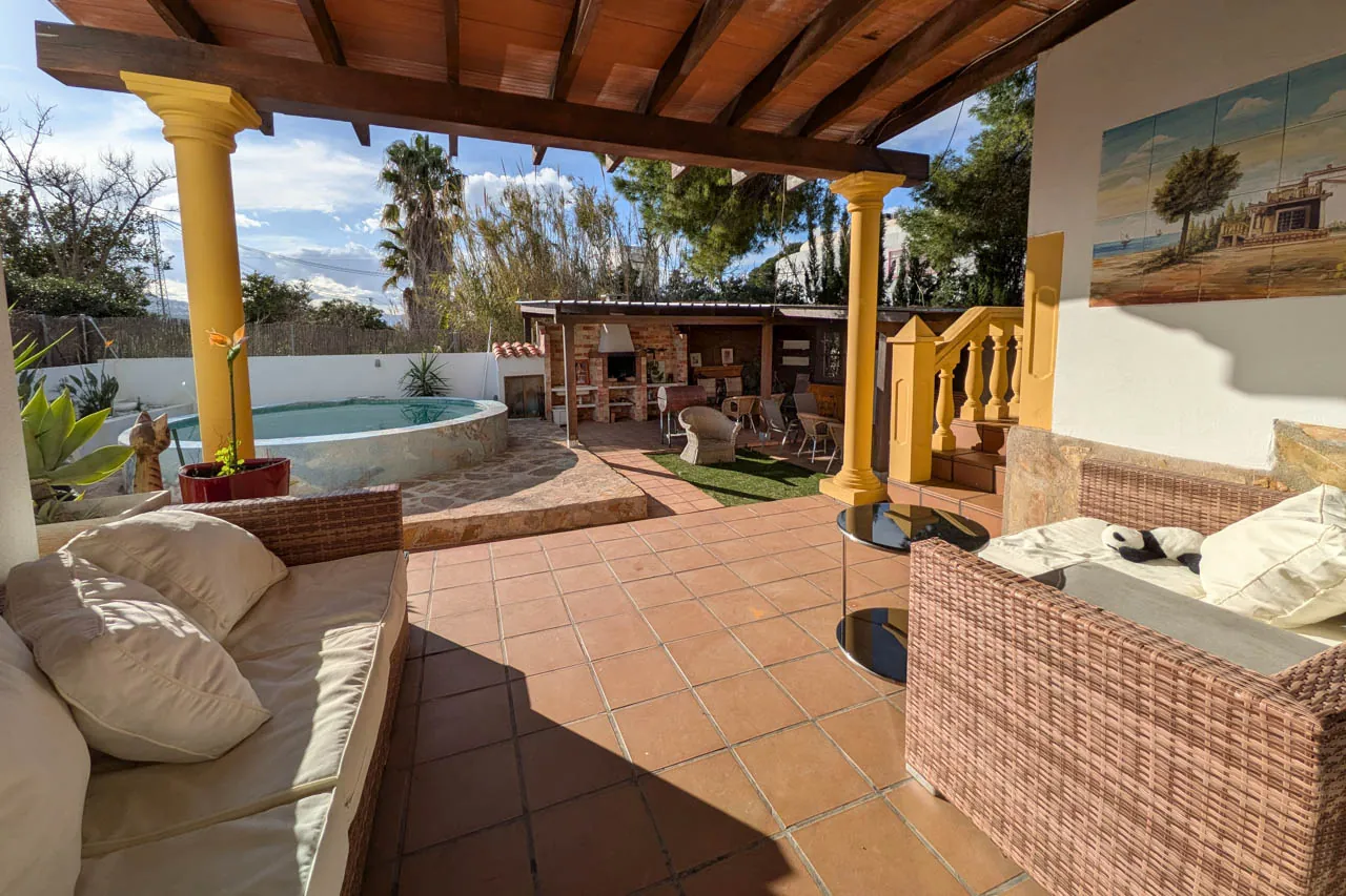 Villa avec vue sur la mer et proche de la plage à vendre à Denia.