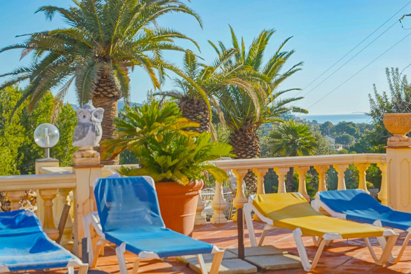 Magnifique villa spacieuse à vendre avec vue sur la mer située à Benissa, à quelques pas de la mer.