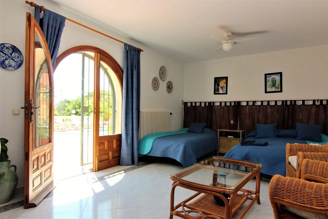 Magnifique villa spacieuse à vendre avec vue sur la mer située à Benissa, à quelques pas de la mer.