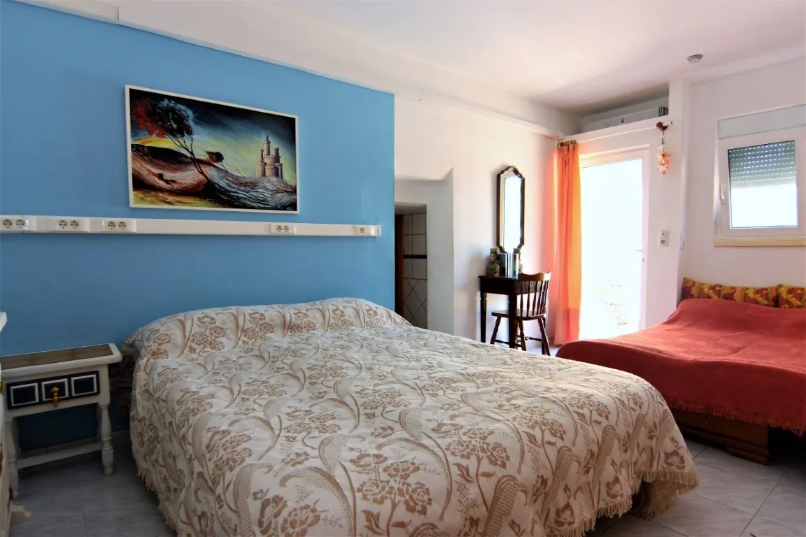Magnifique villa spacieuse à vendre avec vue sur la mer située à Benissa, à quelques pas de la mer.