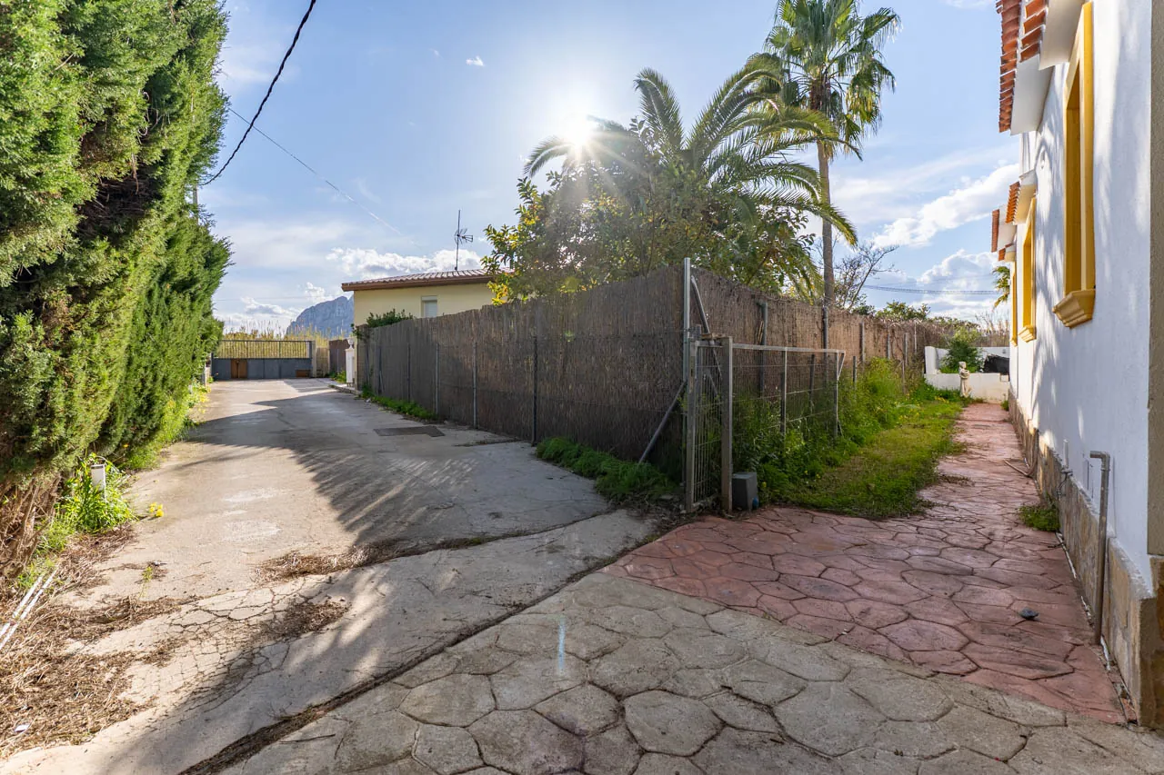 Villa avec vue sur la mer et proche de la plage à vendre à Denia.
