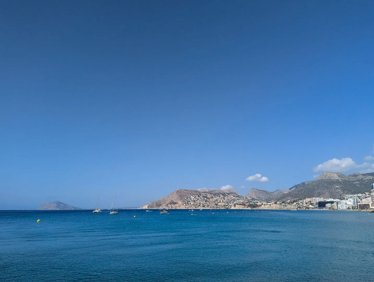 Villa moderna con vistas a la montaña, a la venta en Calpe.