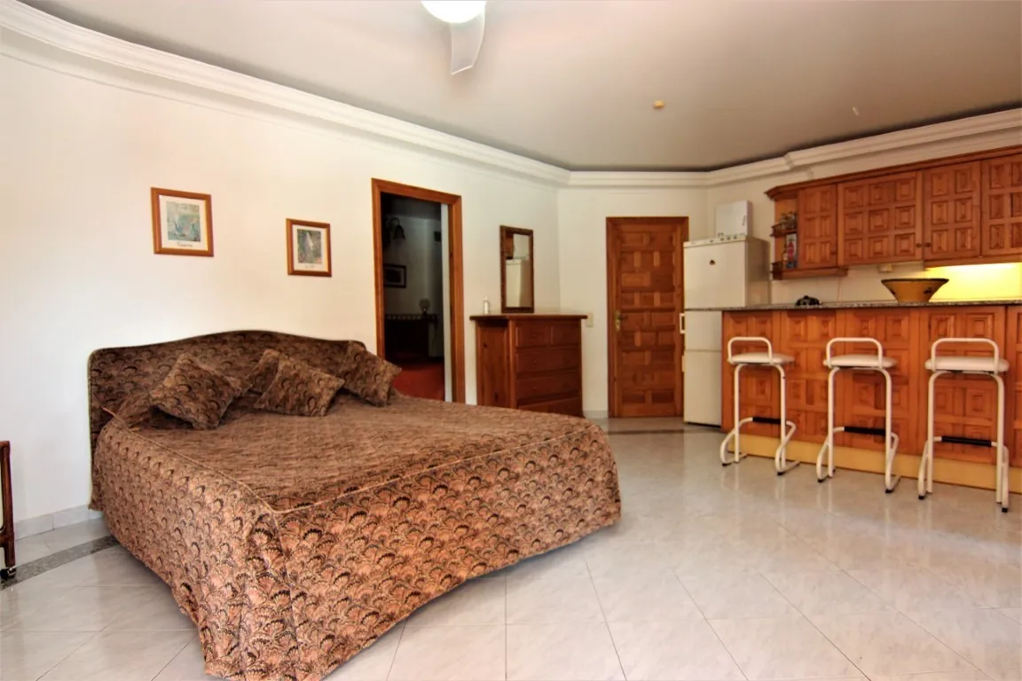 Magnifique villa spacieuse à vendre avec vue sur la mer située à Benissa, à quelques pas de la mer.