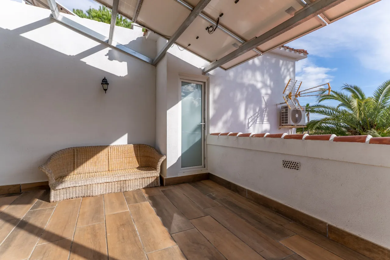 Villa avec vue sur la mer et proche de la plage à vendre à Denia.