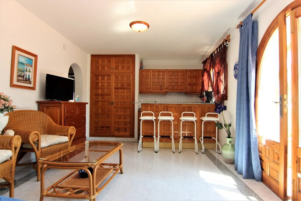 Magnifique villa spacieuse à vendre avec vue sur la mer située à Benissa, à quelques pas de la mer.