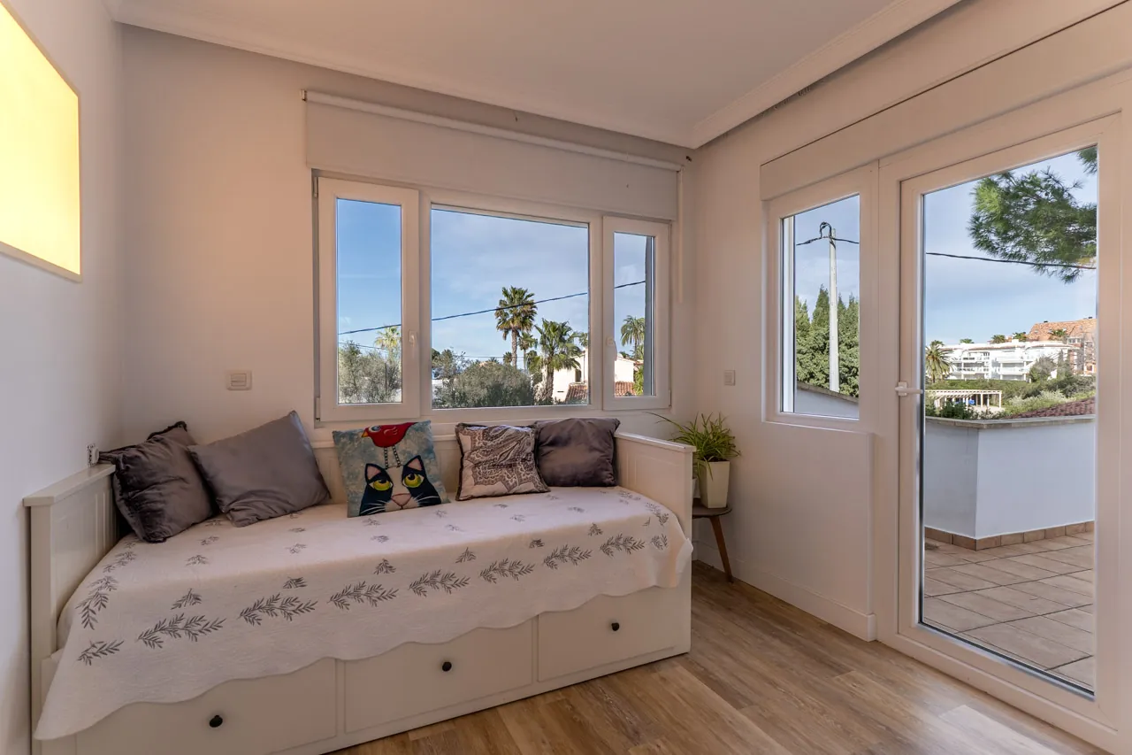 Villa avec vue sur la mer et proche de la plage à vendre à Denia.