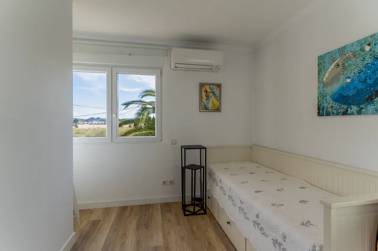 Villa avec vue sur la mer et proche de la plage à vendre à Denia.