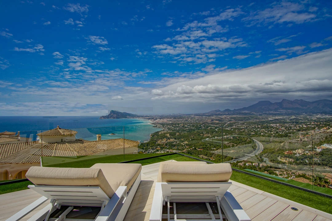 AR54053 - Villa moderna con vistas al mar y a la montaña en venta en Altea Hills