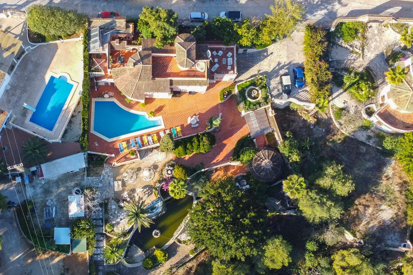 Magnifique villa spacieuse à vendre avec vue sur la mer située à Benissa, à quelques pas de la mer.