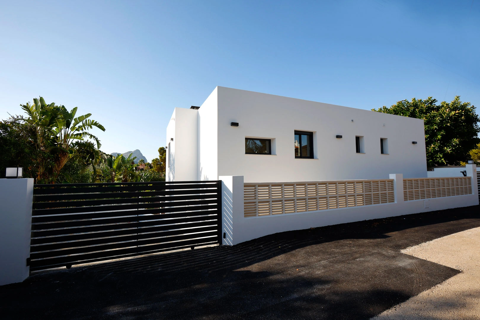 Villa moderna con vistas a la montaña, a la venta en Calpe.