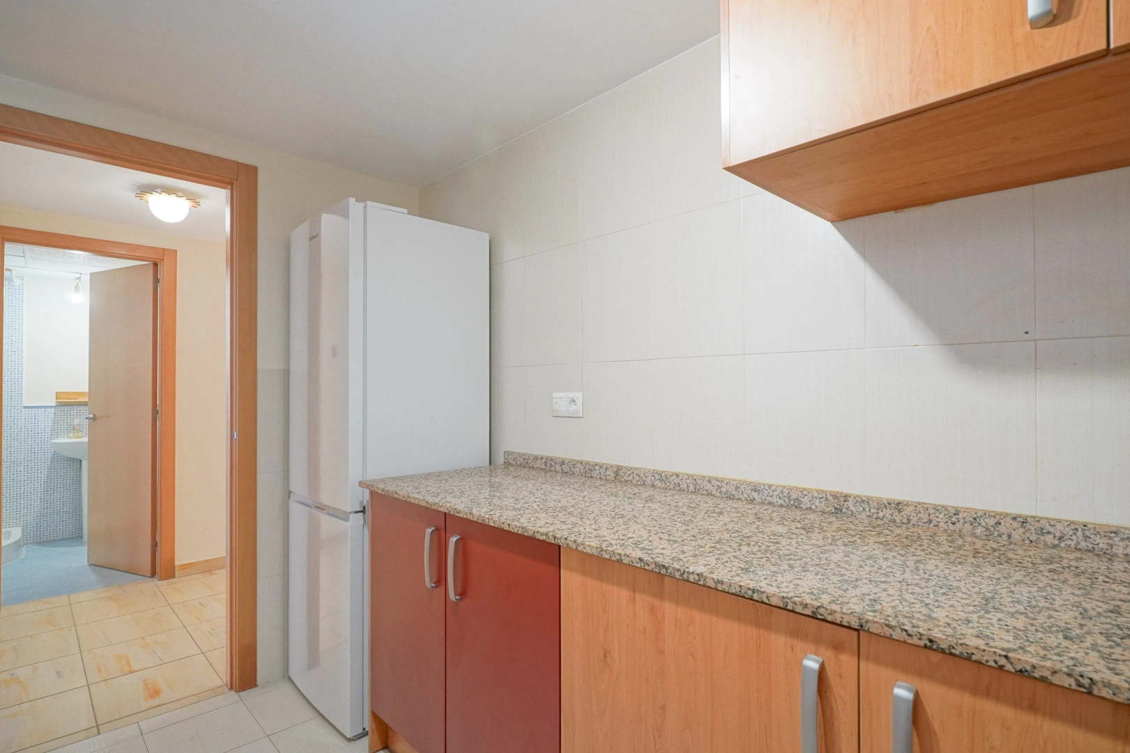 Luminoso apartamento en Teulada con patio privado y excelente ubicación.