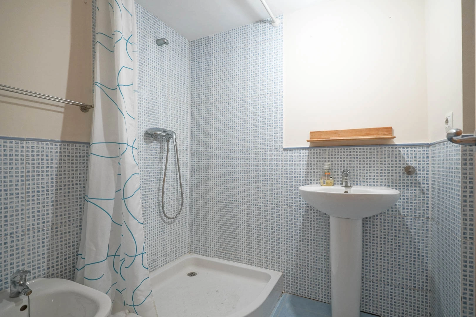 Luminoso apartamento en Teulada con patio privado y excelente ubicación.