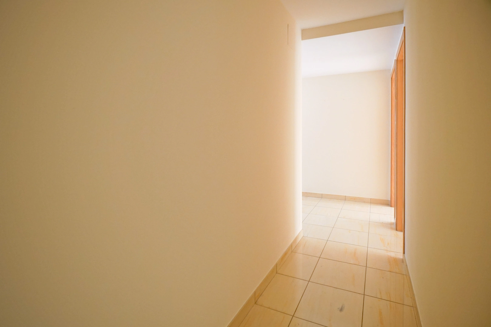 Luminoso apartamento en Teulada con patio privado y excelente ubicación.