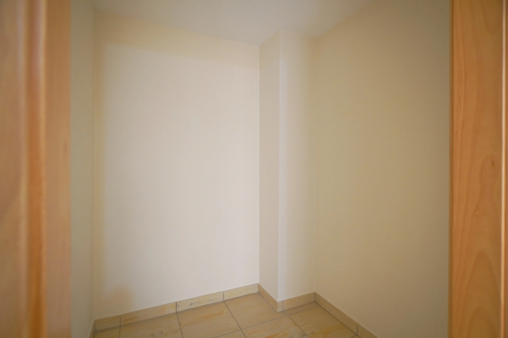 Luminoso apartamento en Teulada con patio privado y excelente ubicación.
