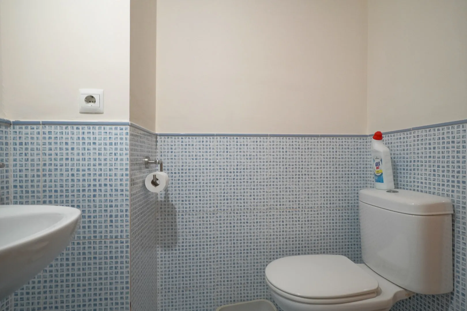 Luminoso apartamento en Teulada con patio privado y excelente ubicación.