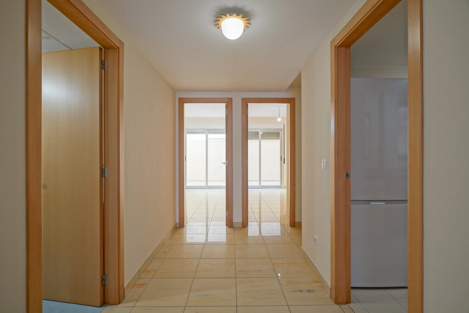 Luminoso apartamento en Teulada con patio privado y excelente ubicación.