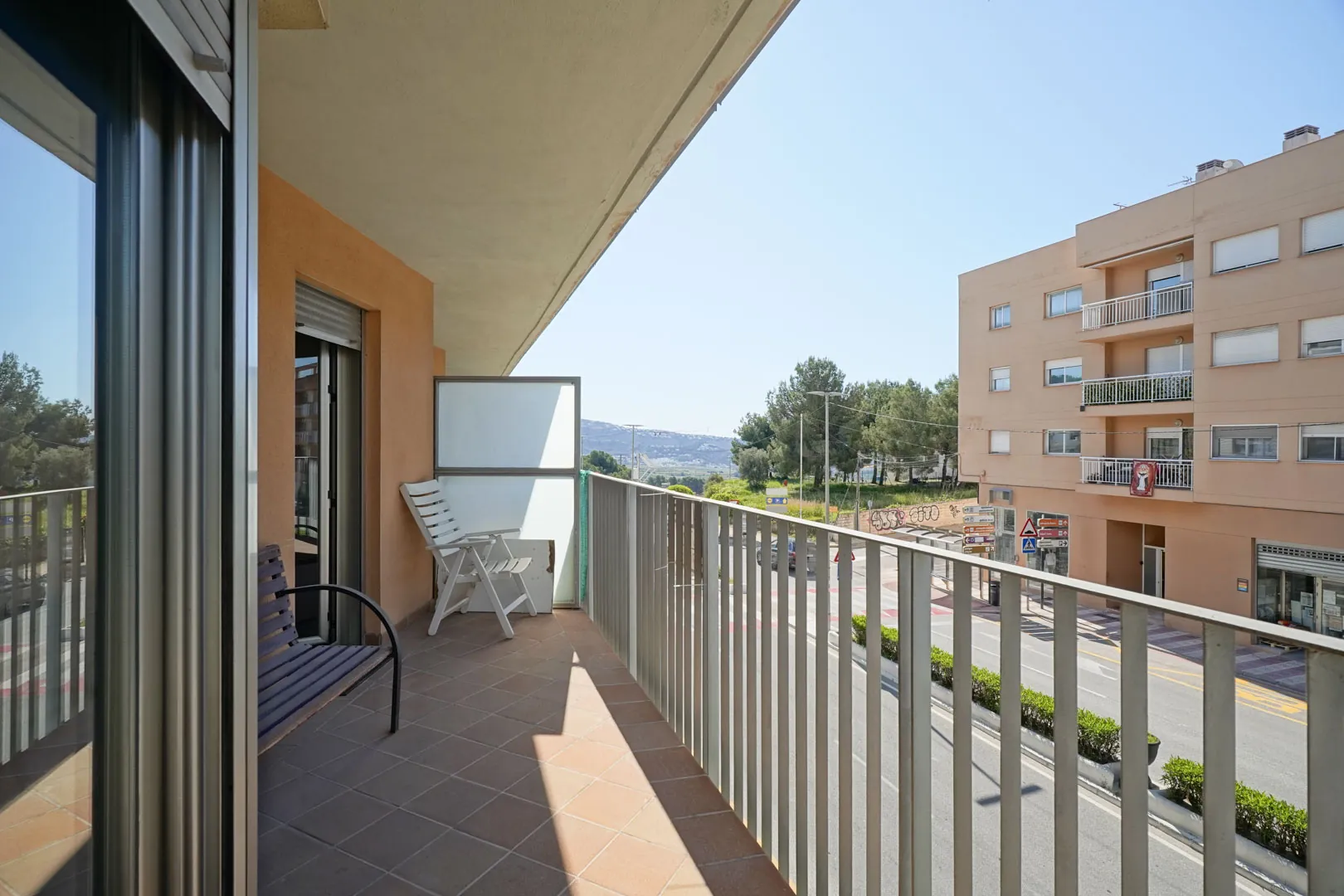 Luminoso apartamento en Teulada con patio privado y excelente ubicación. - 4