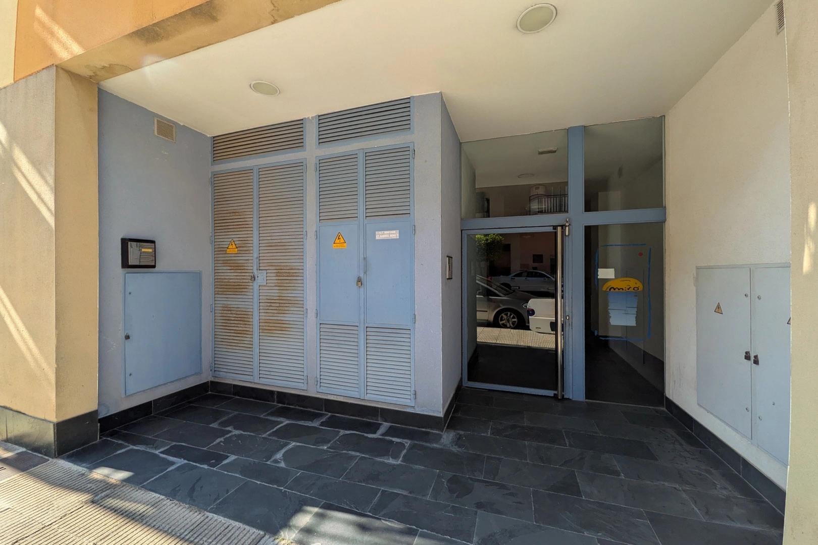 Luminoso apartamento en Teulada con patio privado y excelente ubicación. - 2