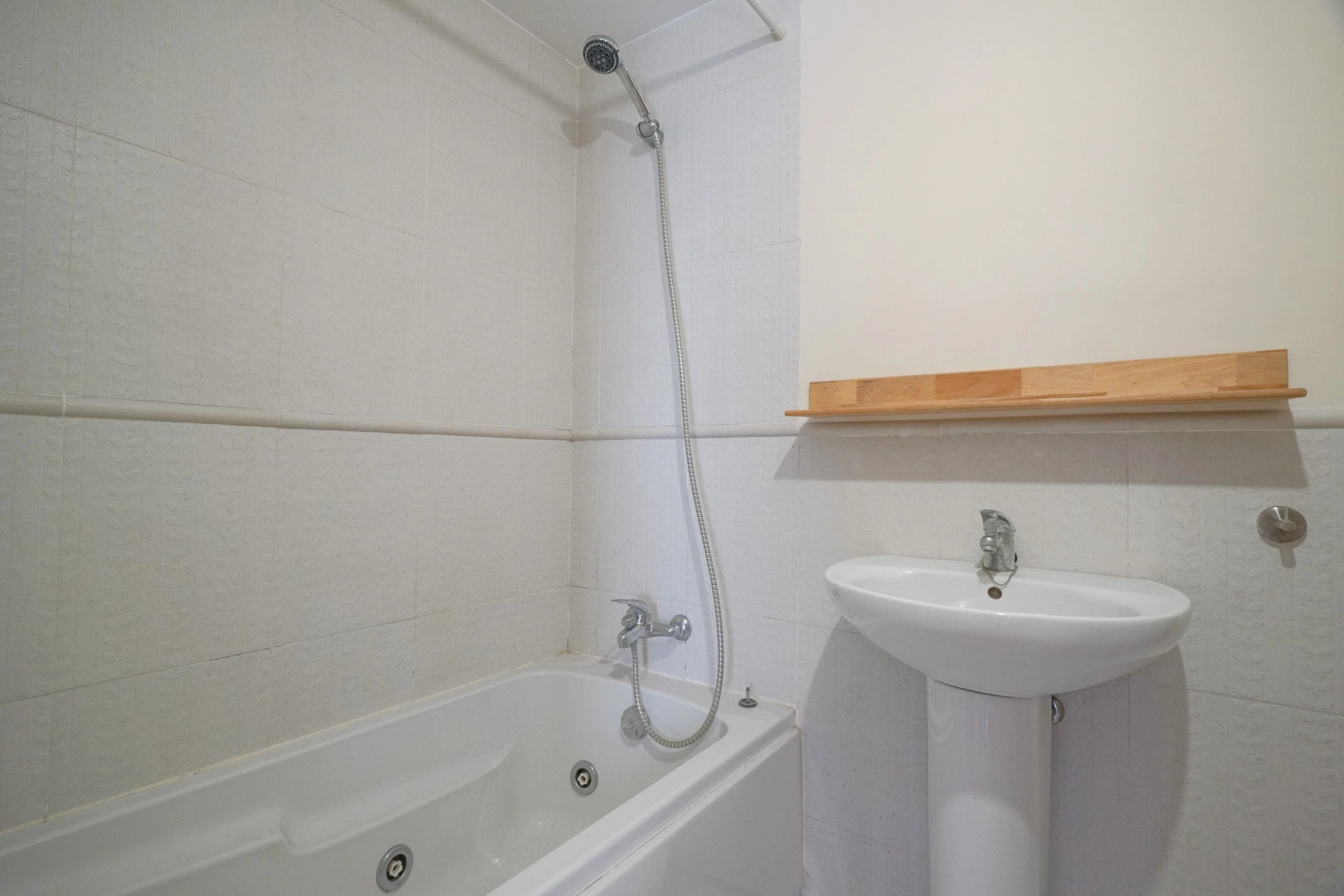 Luminoso apartamento en Teulada con patio privado y excelente ubicación.