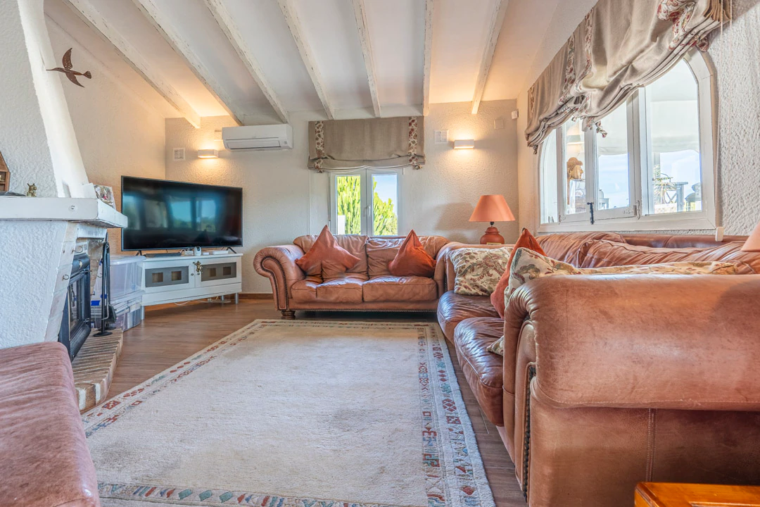 Villa tradicional de 5 dormitorios en venta en Jávea.