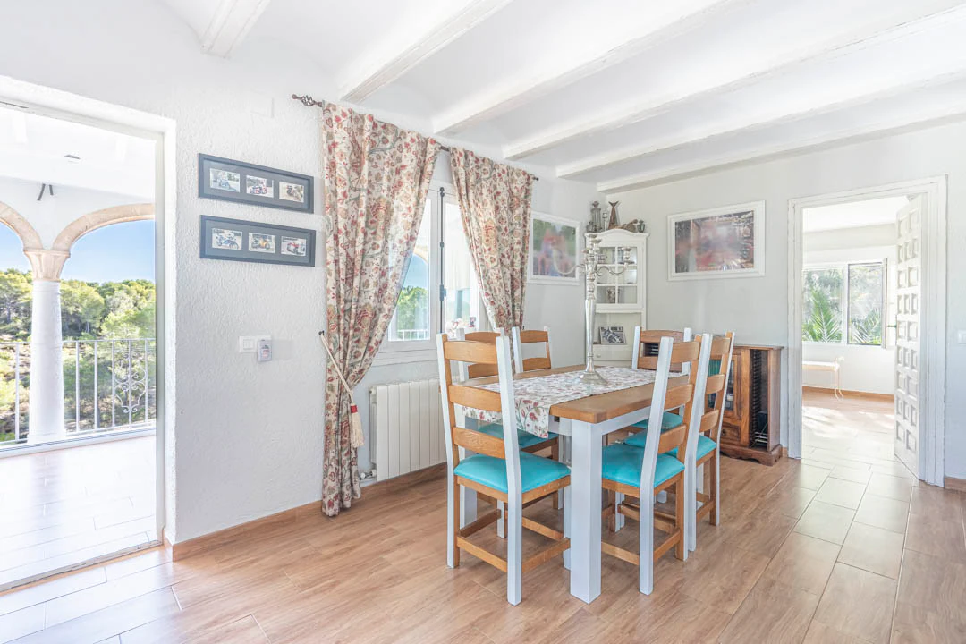 Villa tradicional de 5 dormitorios en venta en Jávea.