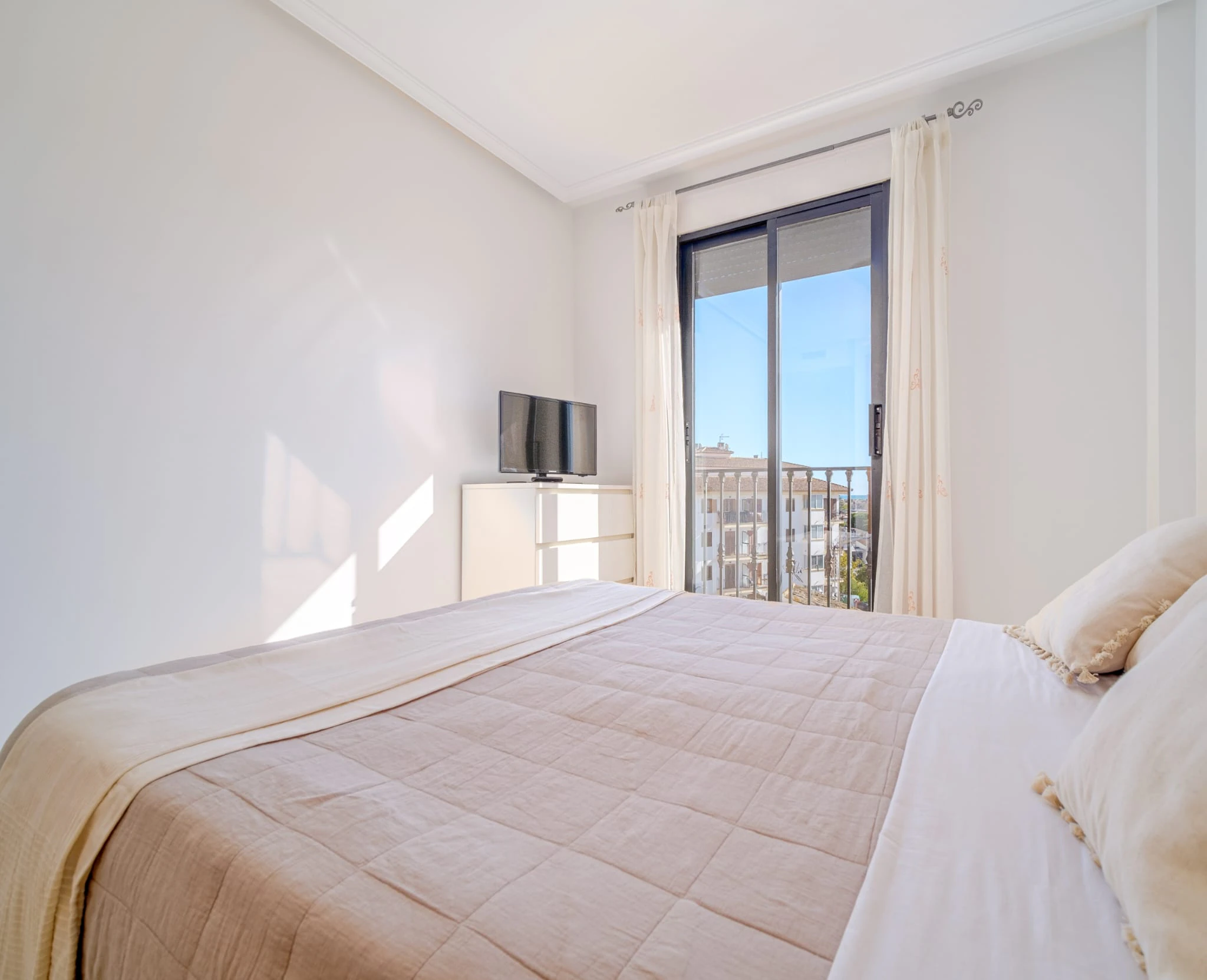 Appartement lumineux de 2 chambres avec vues dégagées à vendre à Javea.