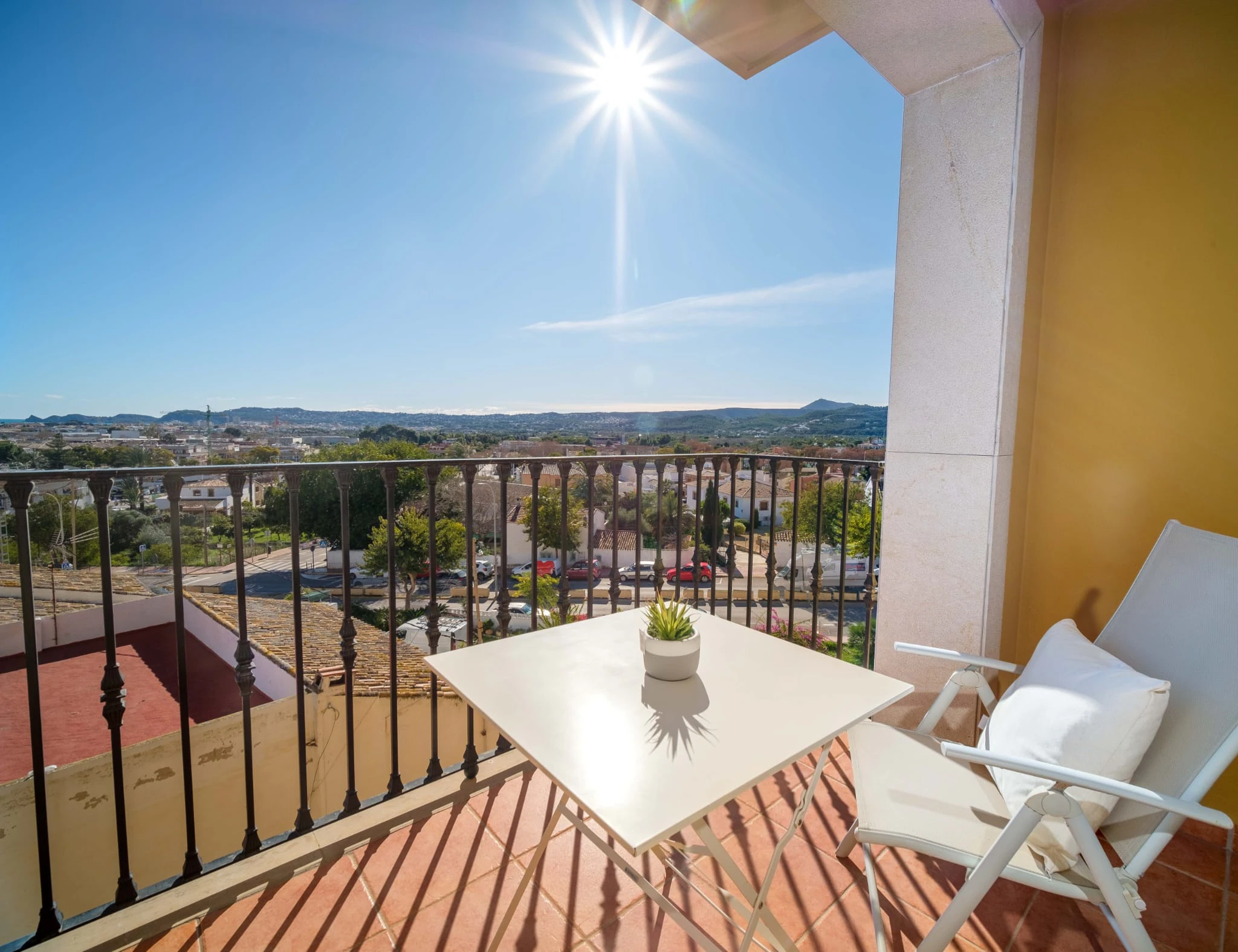 Appartement lumineux de 2 chambres avec vues dégagées à vendre à Javea.