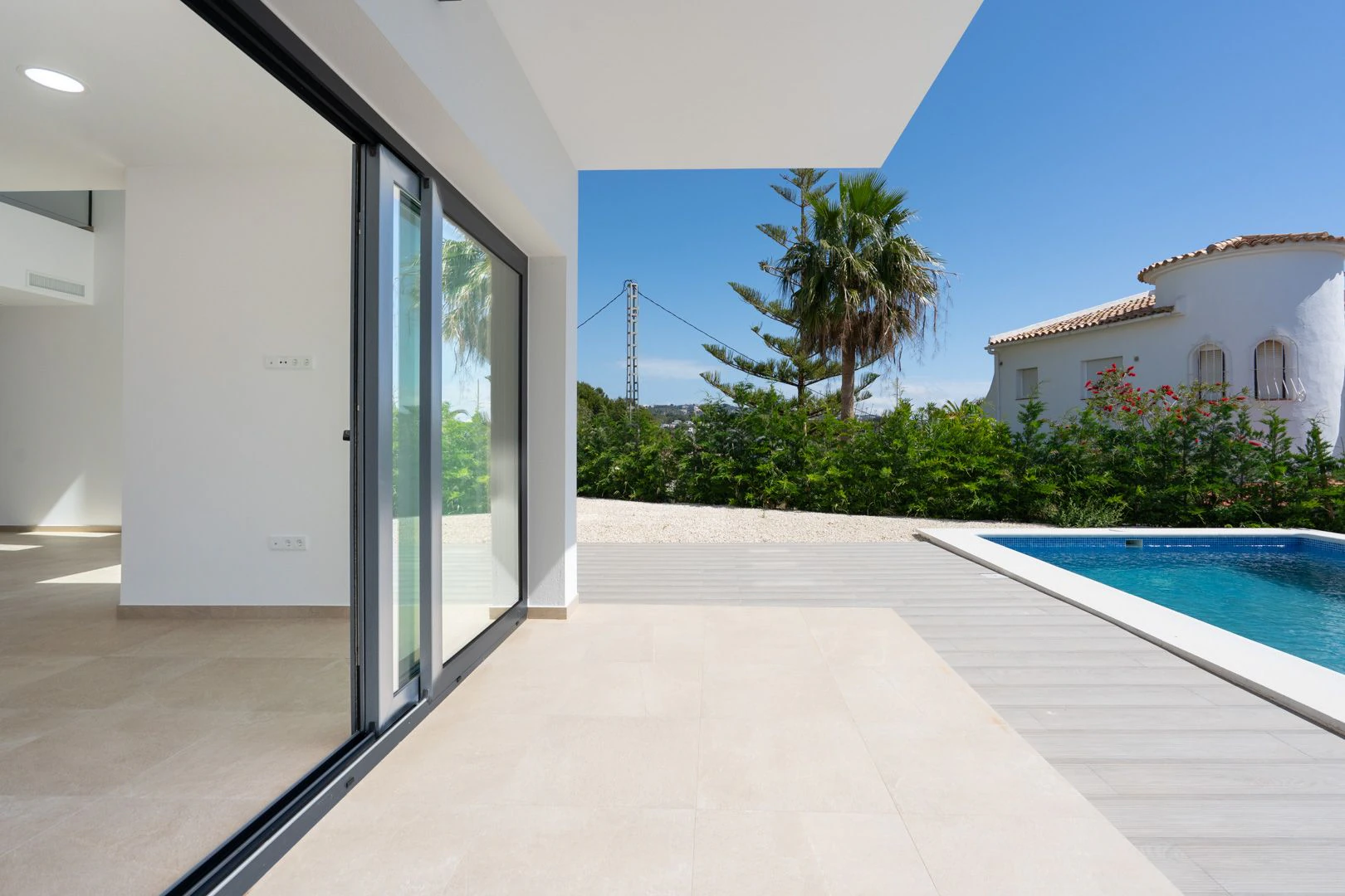 Villa moderna con vistas al mar y gran parcela en Benissa. - 5