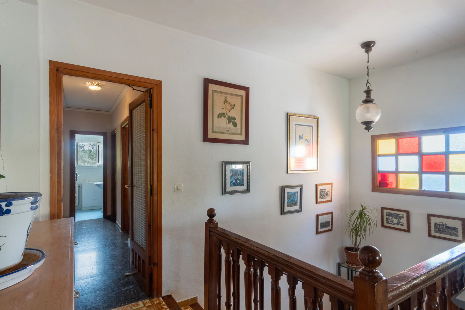 Chalet mediterraneo con piscina, gran terreno, a 550m de playa y cerca al centro, a la venta en Denia.