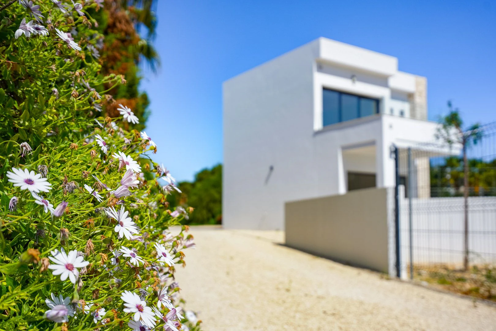 Villa moderne avec vue sur la mer et grand terrain à Benissa.