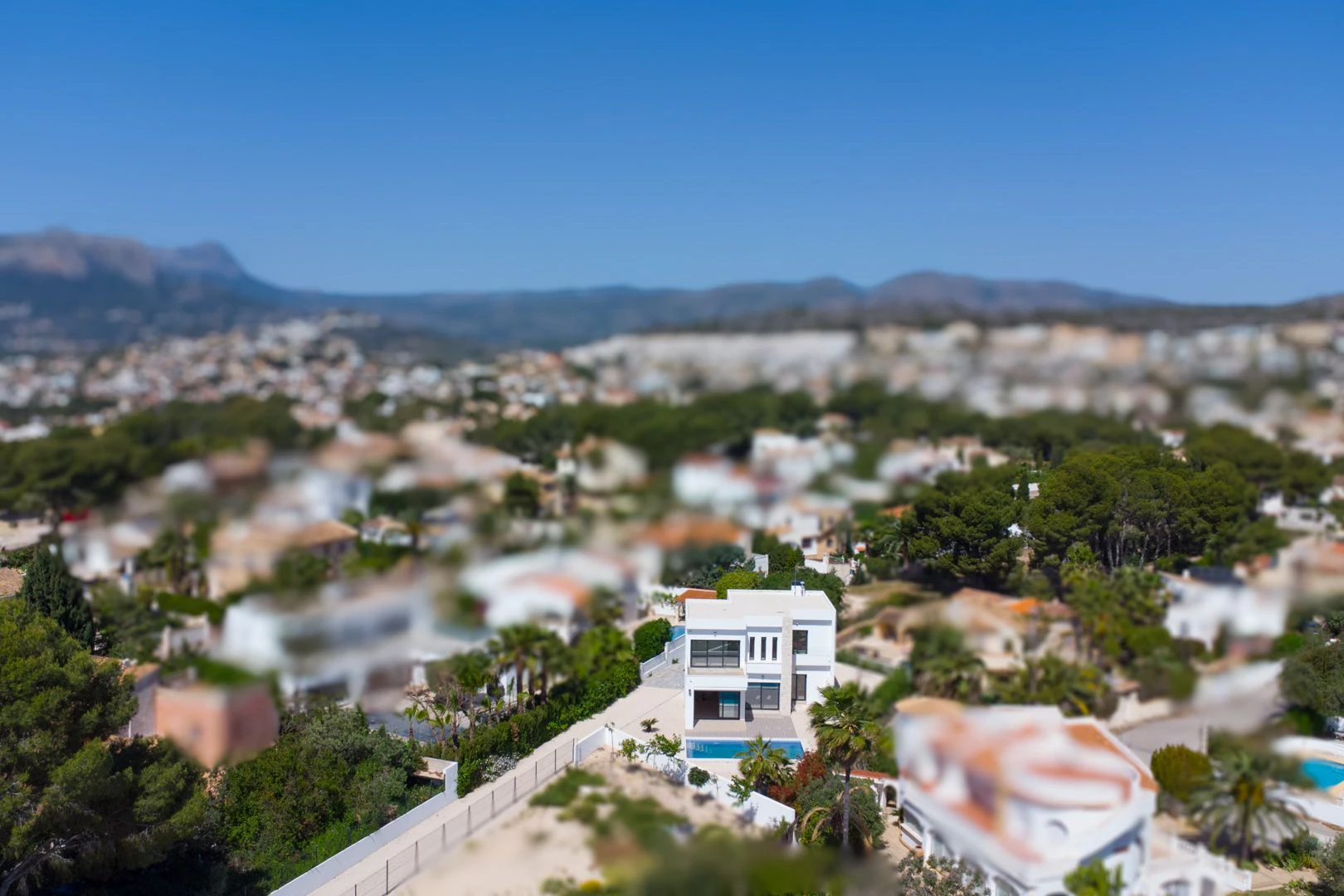 Villa moderne avec vue sur la mer et grand terrain à Benissa.