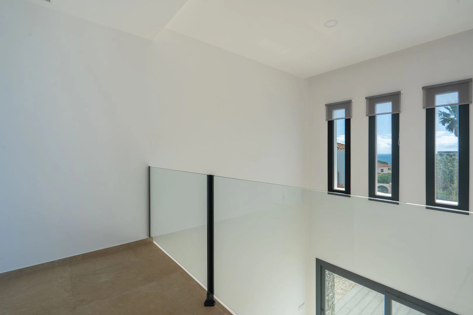 Villa moderne avec vue sur la mer et grand terrain à Benissa.