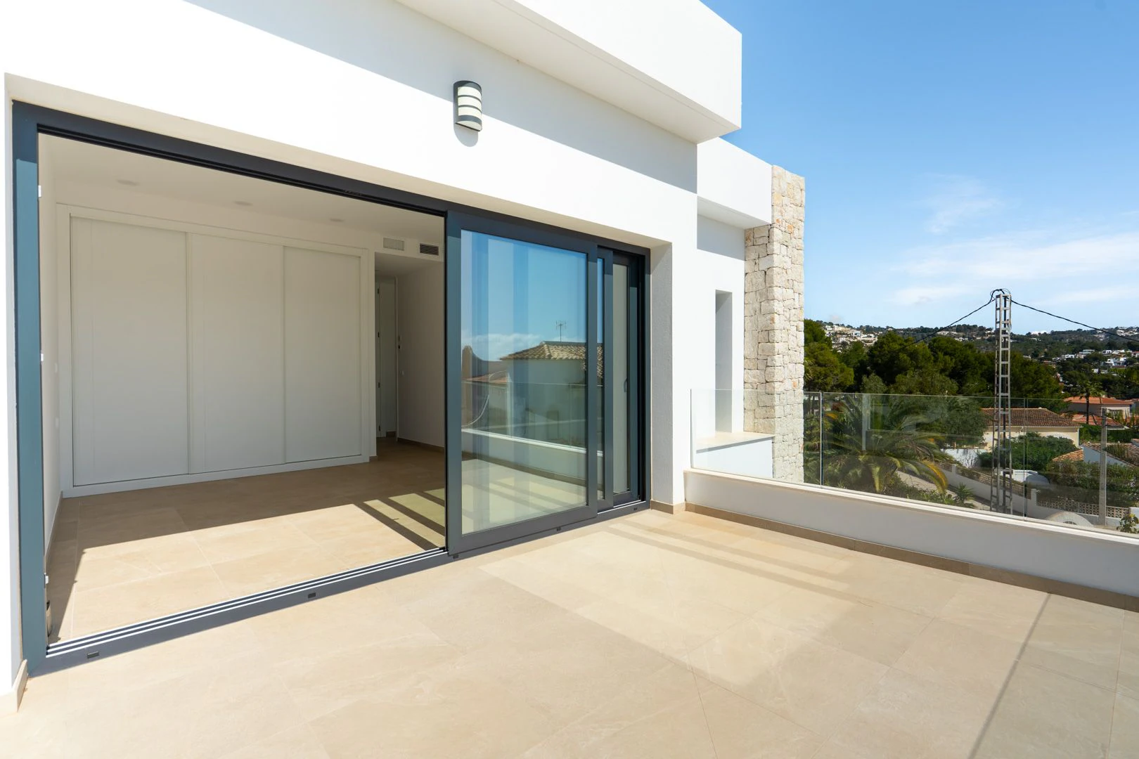 Villa moderne avec vue sur la mer et grand terrain à Benissa.