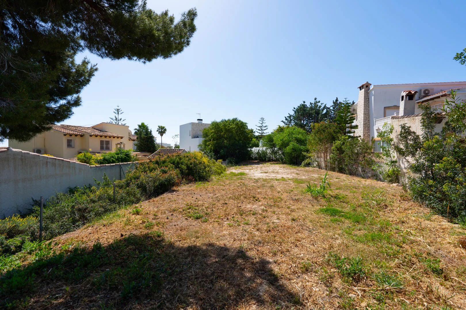 Villa moderne avec vue sur la mer et grand terrain à Benissa.
