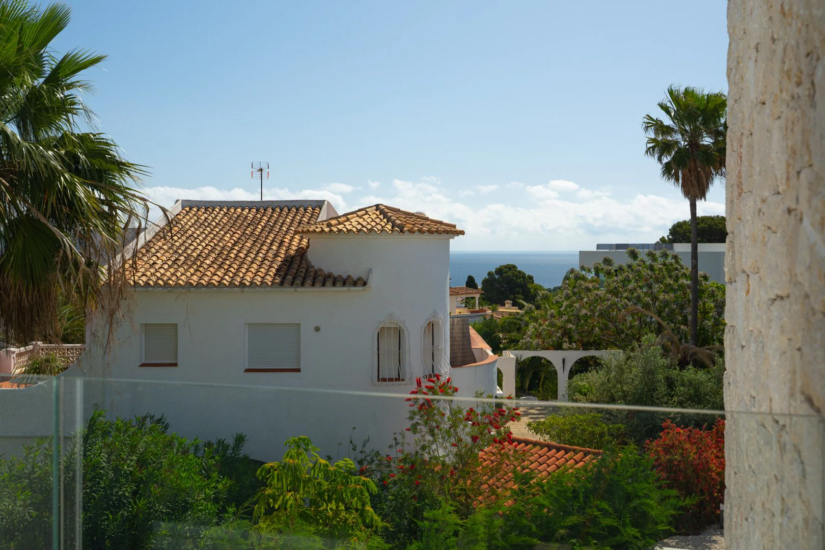Villa moderne avec vue sur la mer et grand terrain à Benissa.