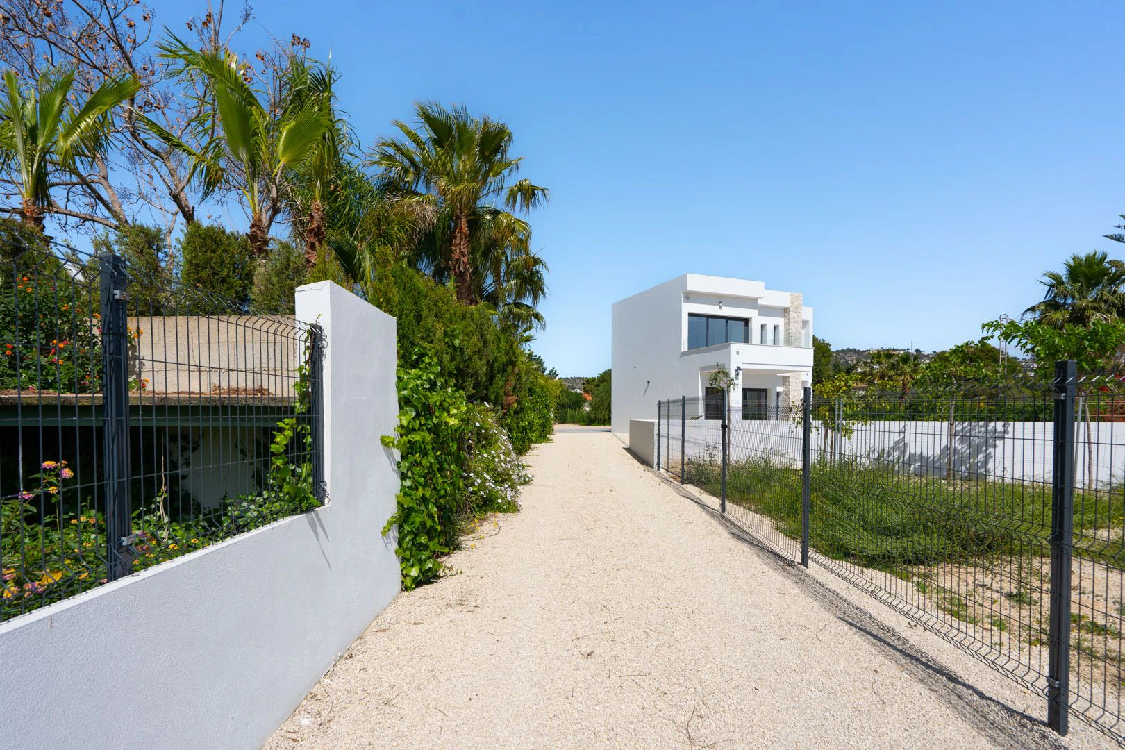 Villa moderne avec vue sur la mer et grand terrain à Benissa.