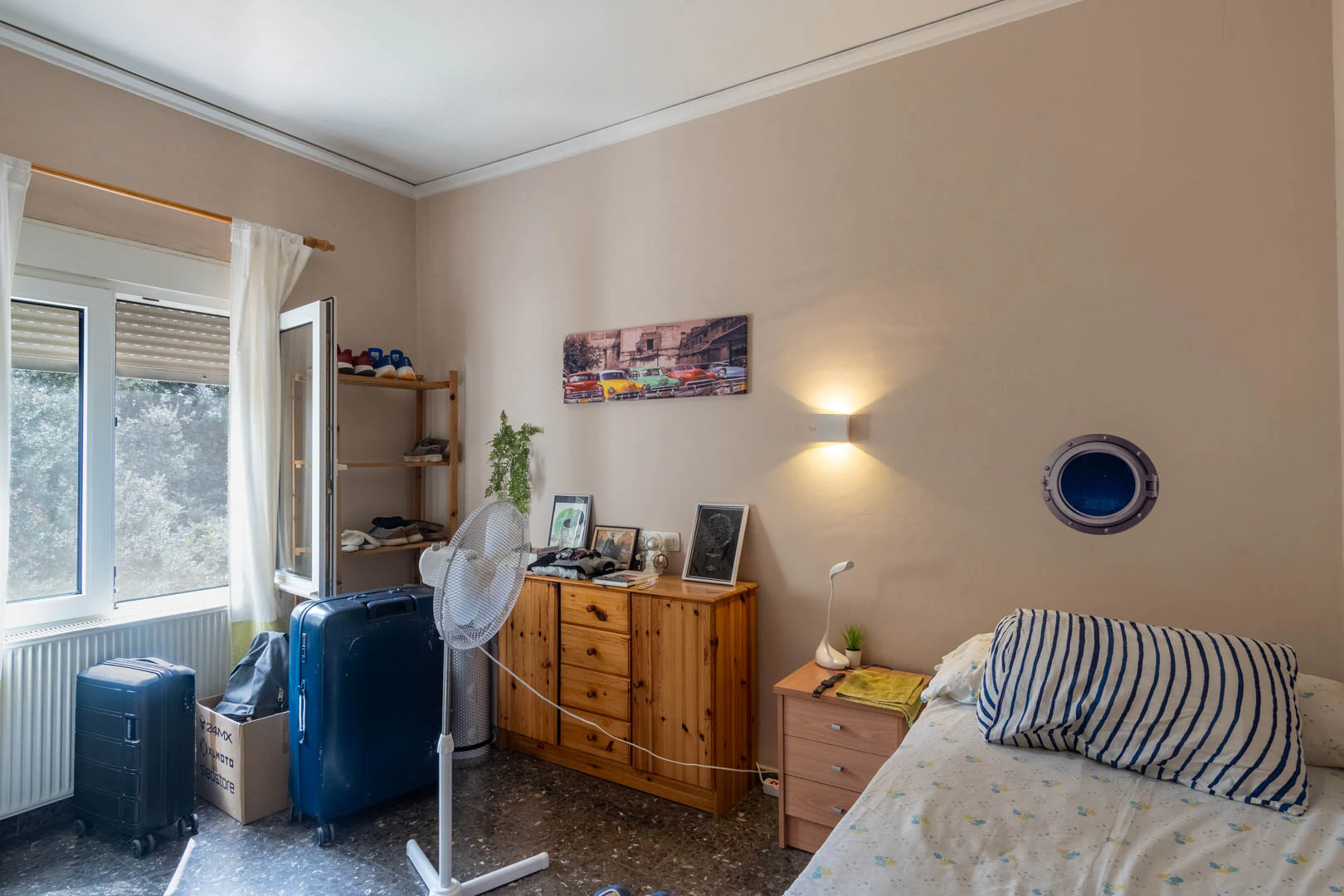 Chalet mediterraneo con piscina, gran terreno, a 550m de playa y cerca al centro, a la venta en Denia.
