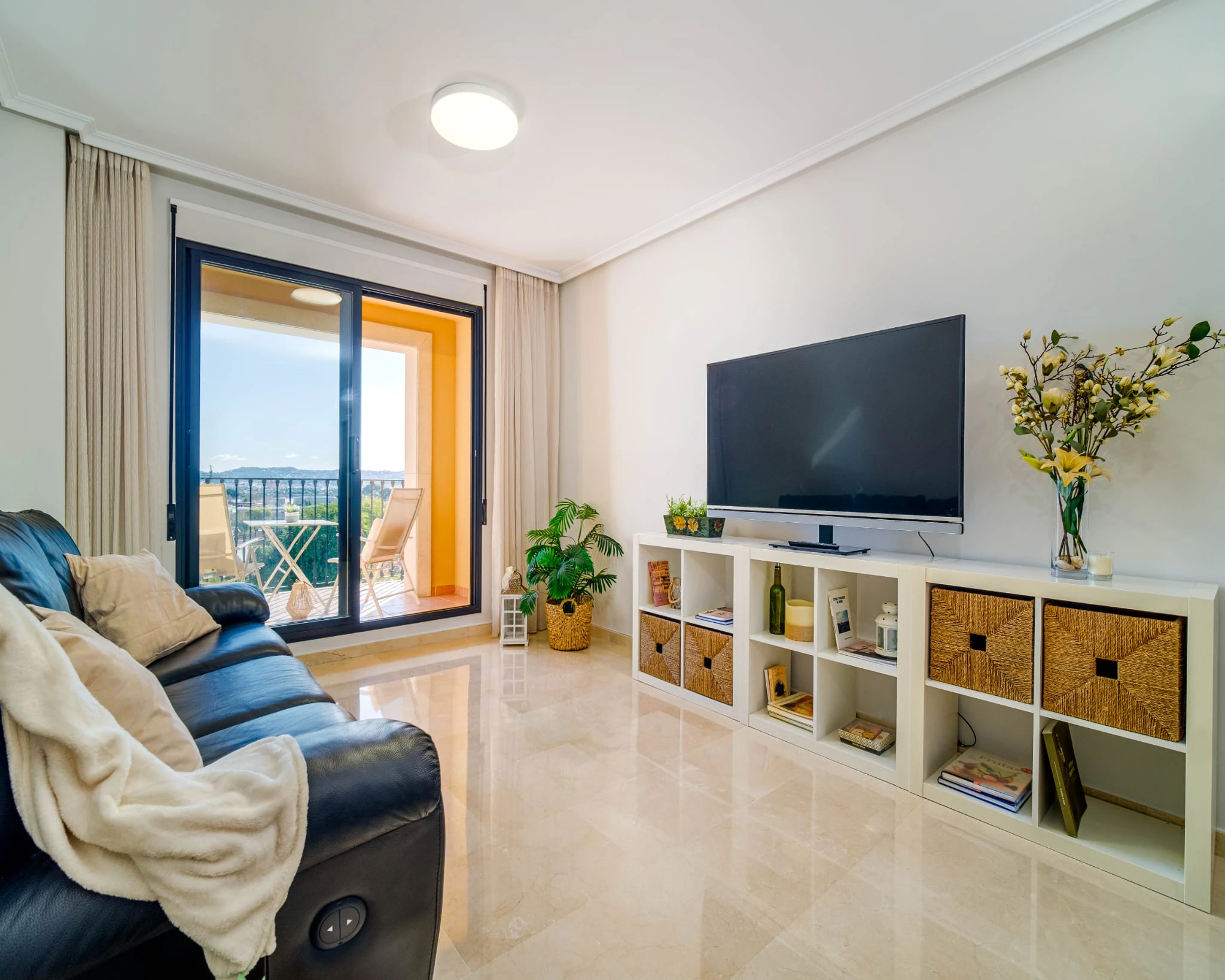 Appartement lumineux de 2 chambres avec vues dégagées à vendre à Javea.