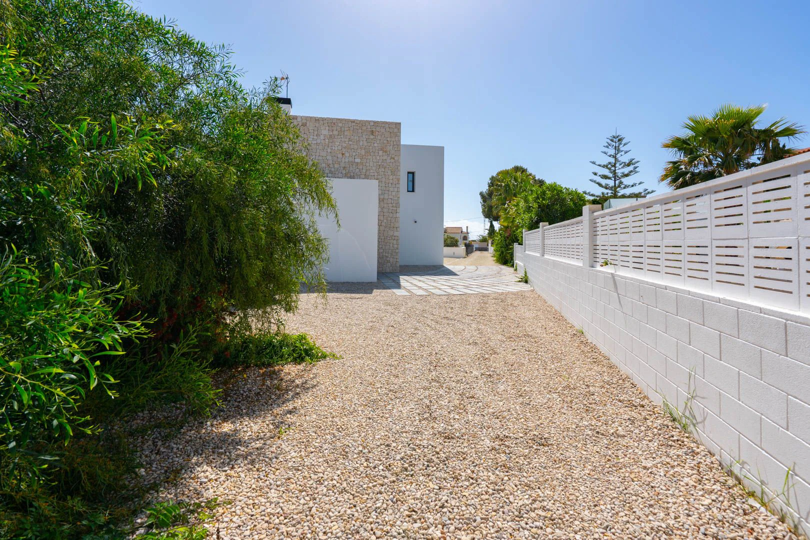 Villa moderne avec vue sur la mer et grand terrain à Benissa.