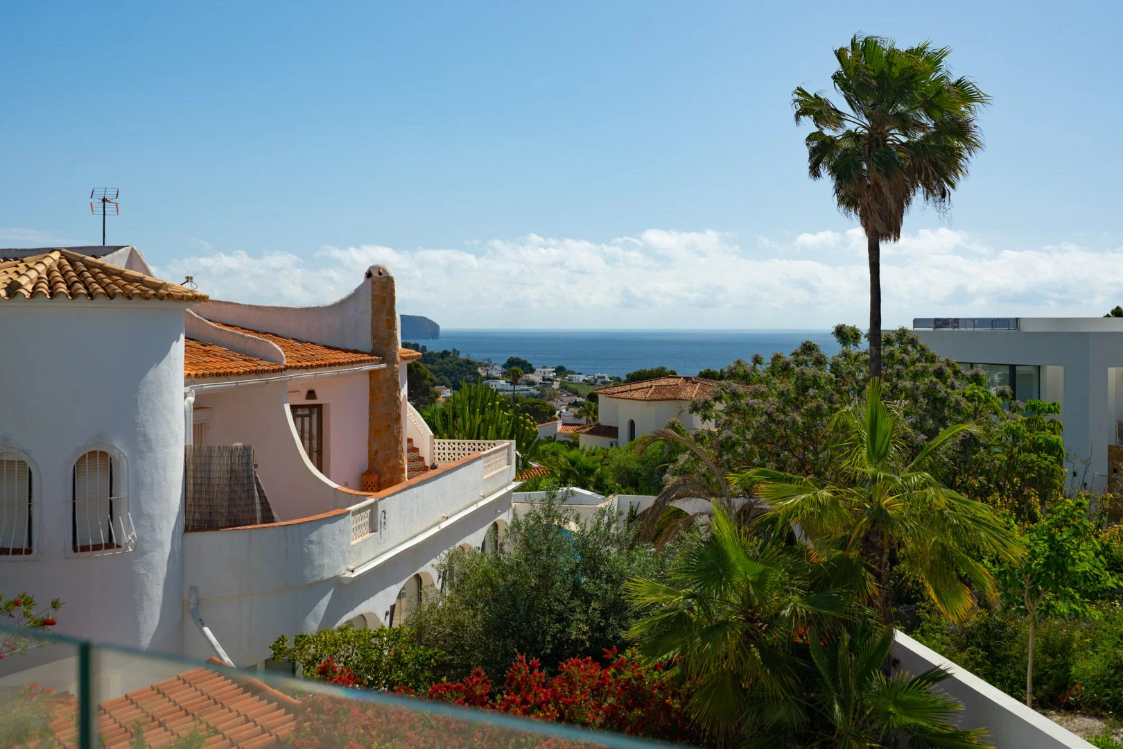 Villa moderne avec vue sur la mer et grand terrain à Benissa.