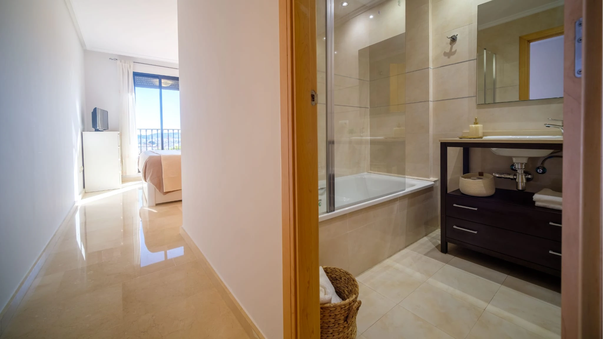 Appartement lumineux de 2 chambres avec vues dégagées à vendre à Javea.