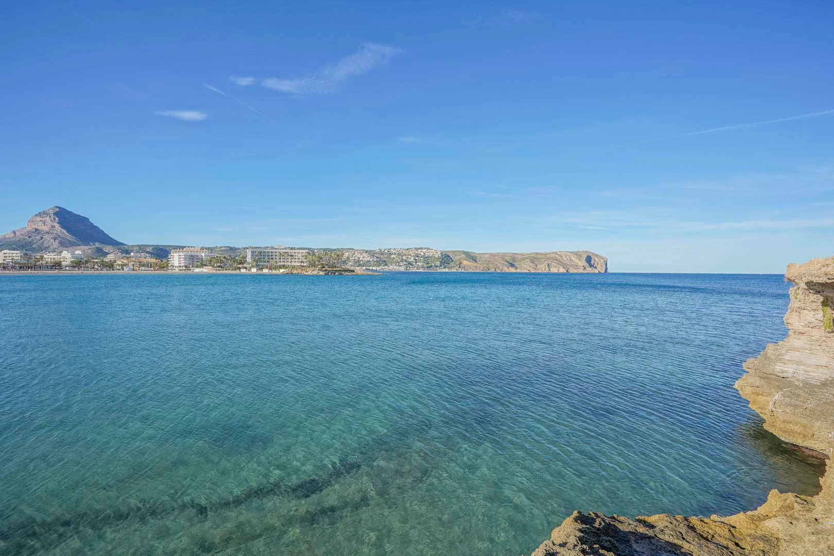 Appartement lumineux de 2 chambres avec vues dégagées à vendre à Javea.