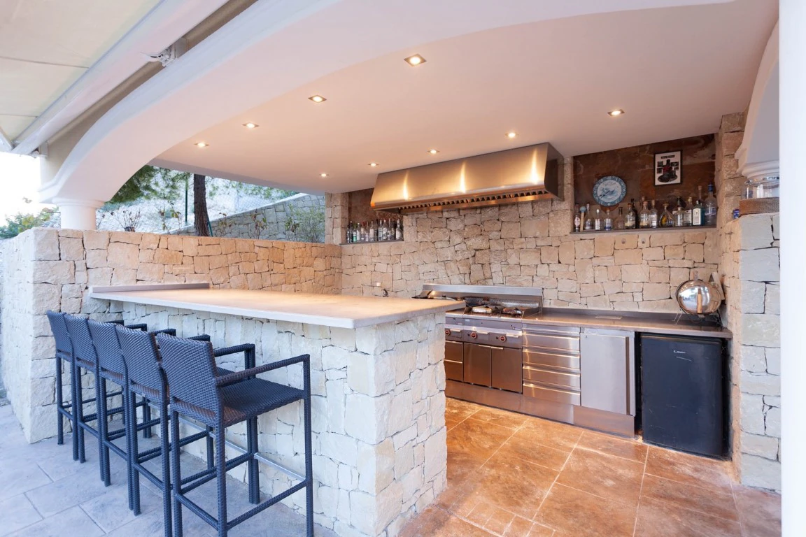 Superbe villa avec vue panoramique sur la mer, piscine et équipements de luxe à Calpe